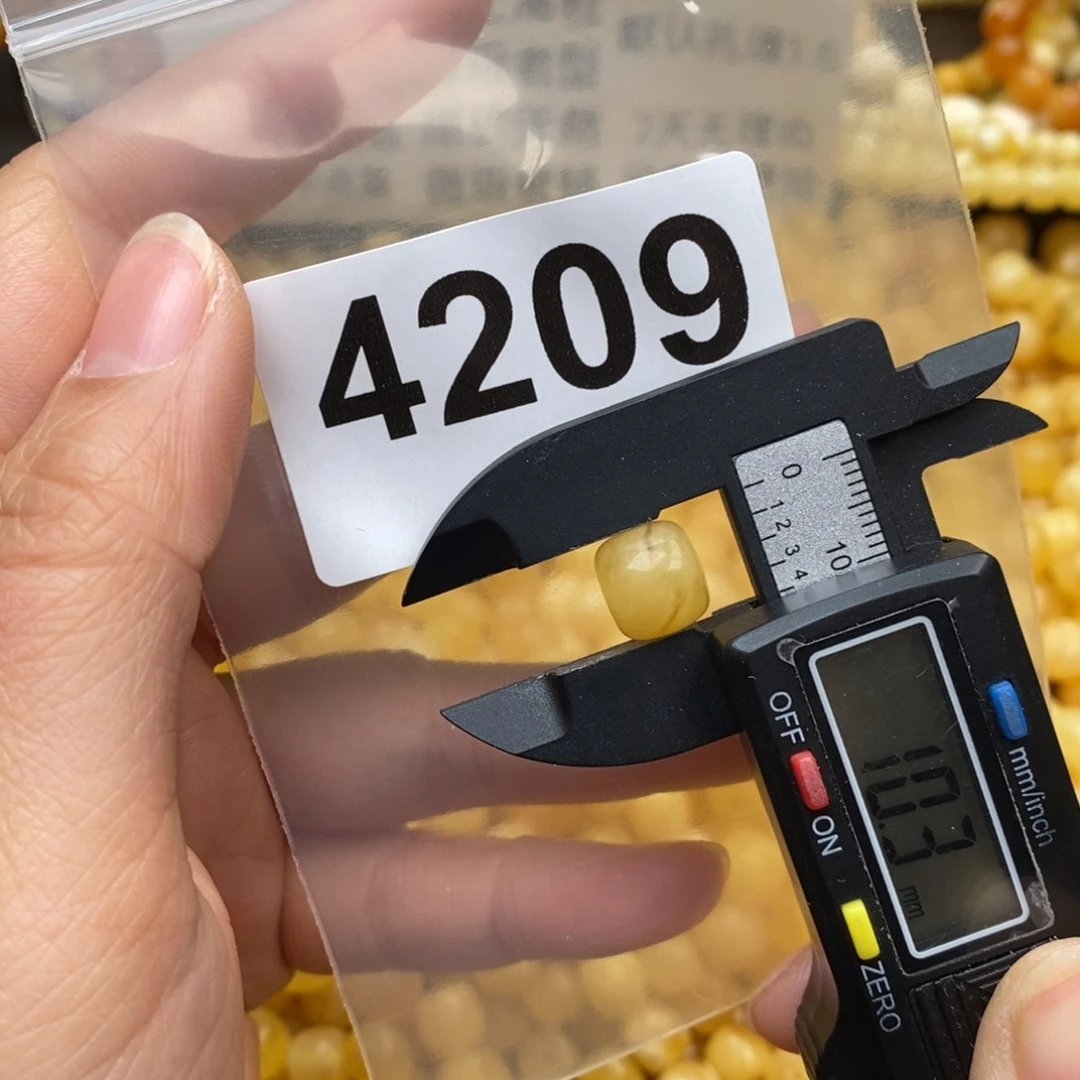 蜜蜡珠宝奇石未镶嵌