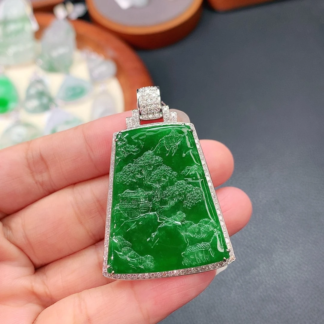 颈饰18K金镶嵌翡翠D****n山水牌