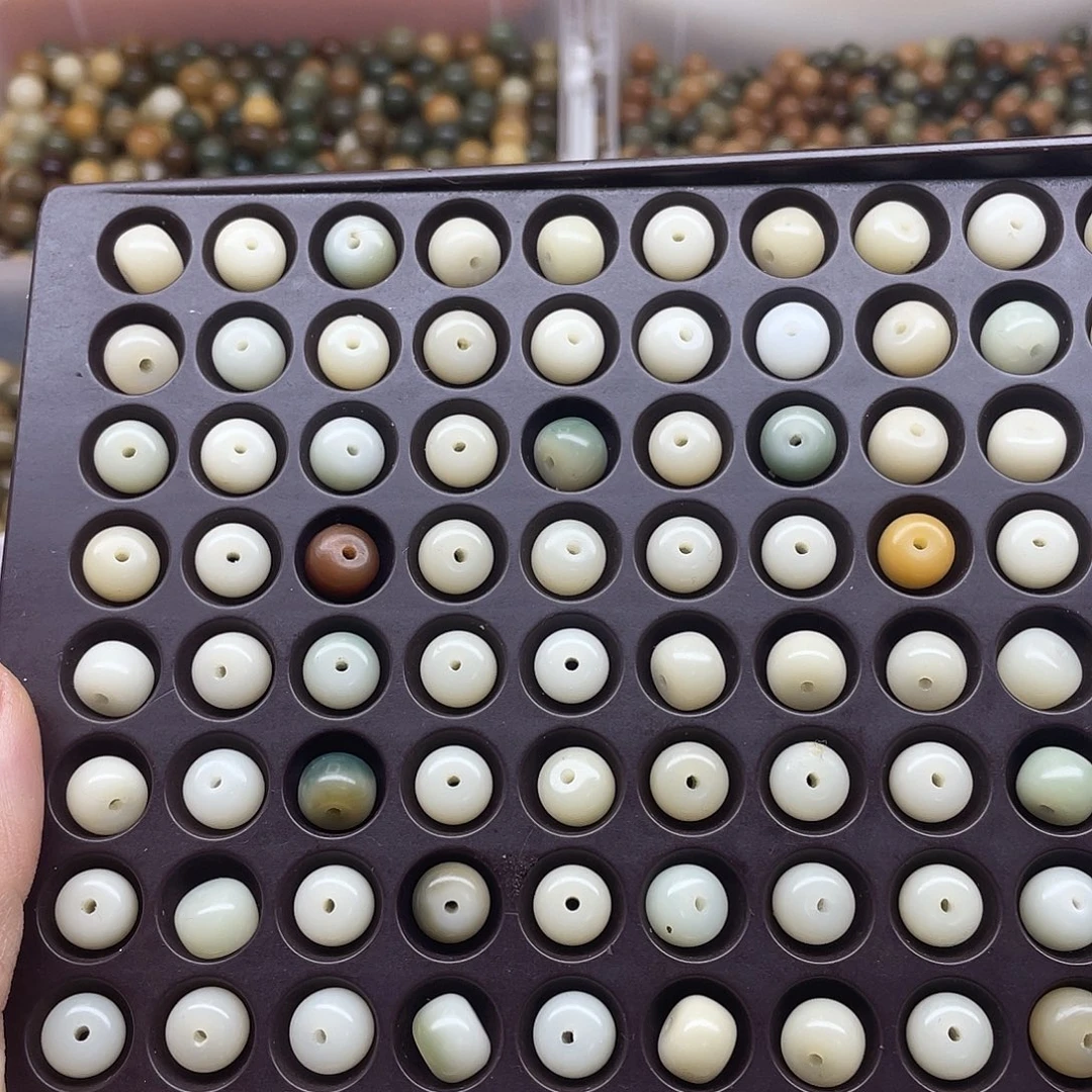 白玉菩提吊坠10、8微瑕奶青敦珠200颗