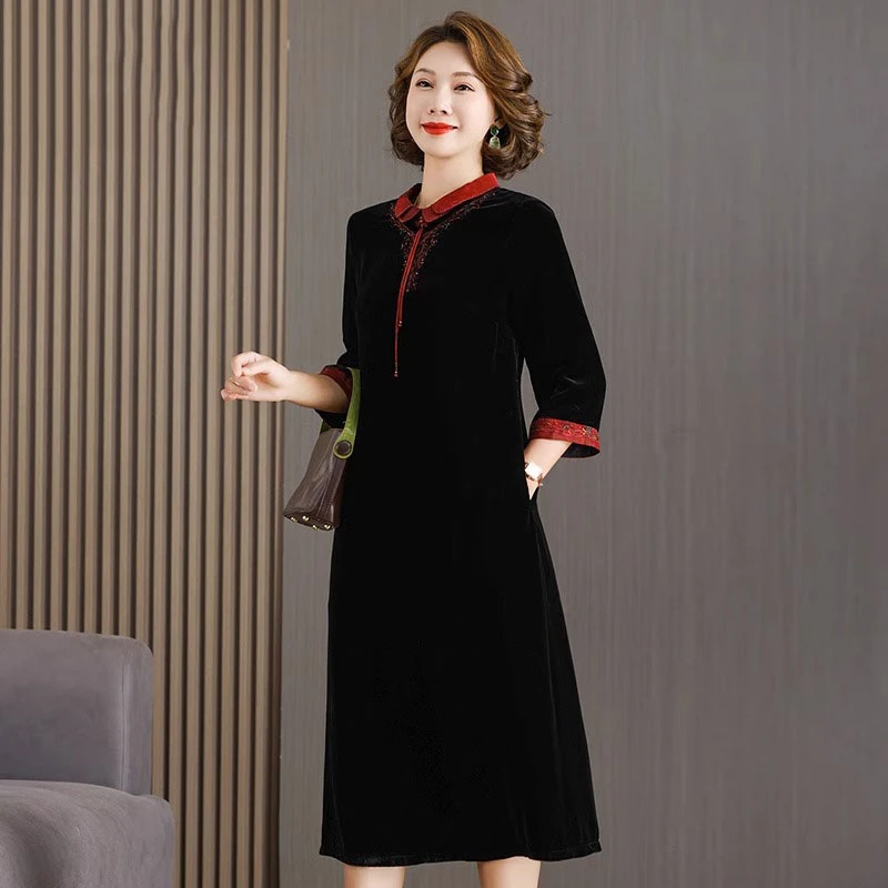 妈妈连衣裙丝绒2025年丝绒秋季新款桑蚕丝中老年气质复古真丝裙子