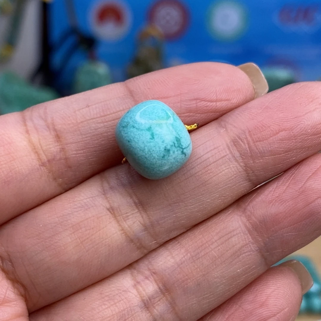 绿松石未镶嵌珠宝奇石11.8×10.3