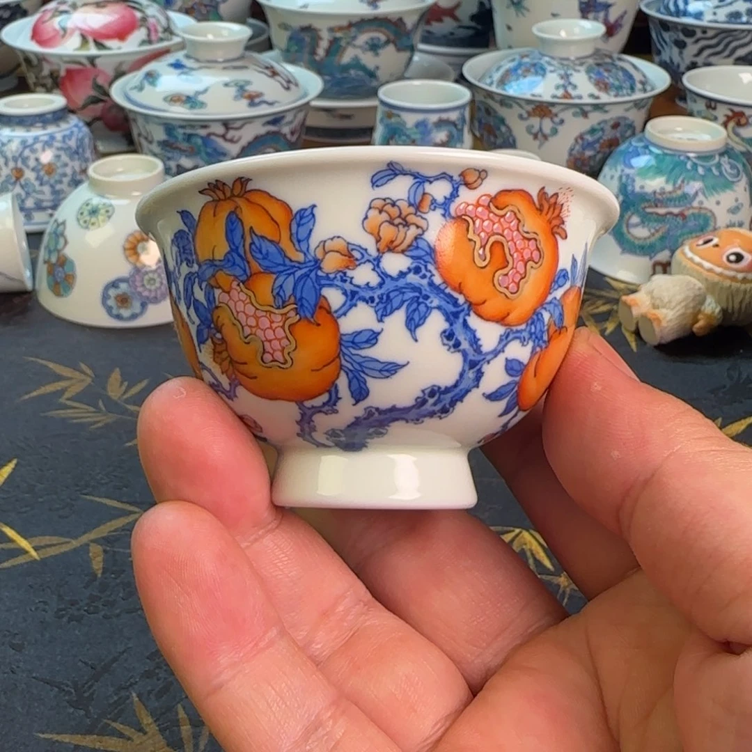青花加彩石榴主人杯