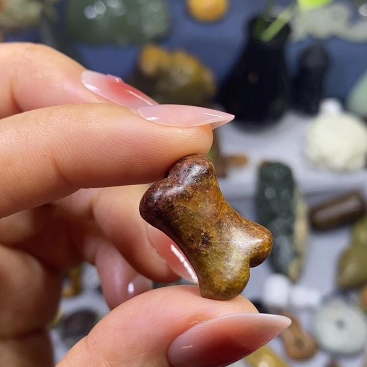 岫岩河磨玉（透闪石质玉）未镶嵌挂件特价