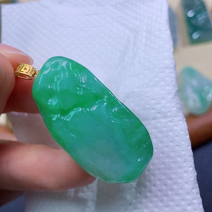 翡翠未镶嵌吊坠(不含链) 2720