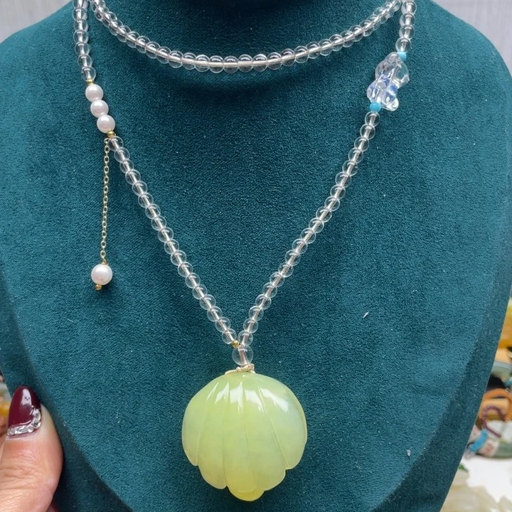 蛇纹石玉未镶嵌颈饰