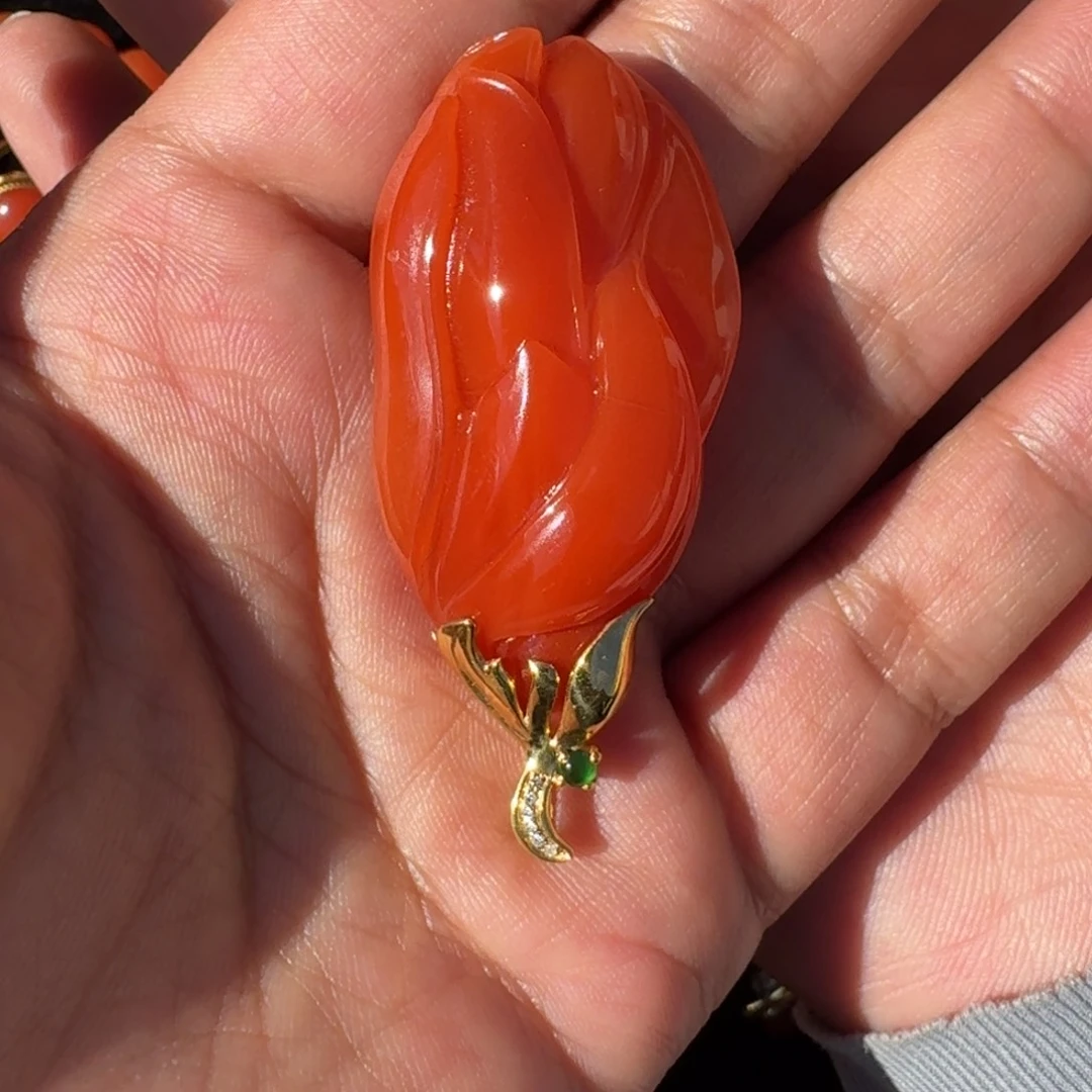 南红玛瑙18K金镶嵌吊坠(赠链)玉兰花