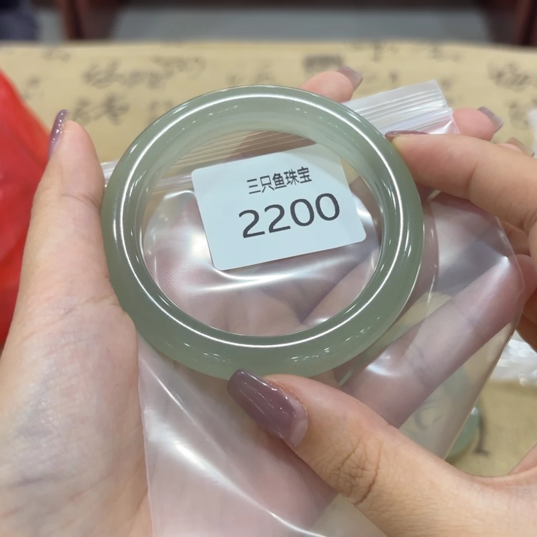 珍***波石英质玉未镶嵌手镯