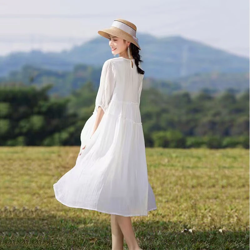 高级感白色苎麻连衣裙女夏季新款文艺五分袖棉麻仙气大摆度假裙子