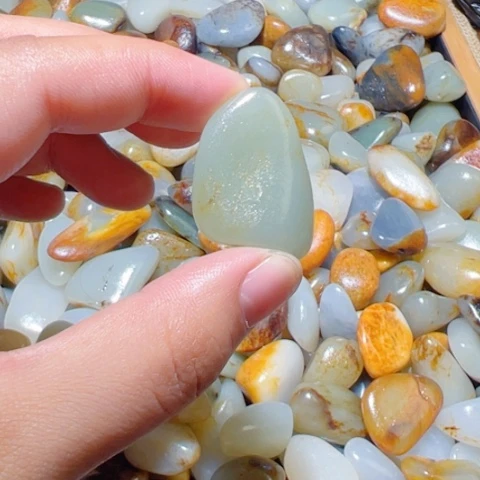 和田玉（糖玉）未镶嵌颈饰15克