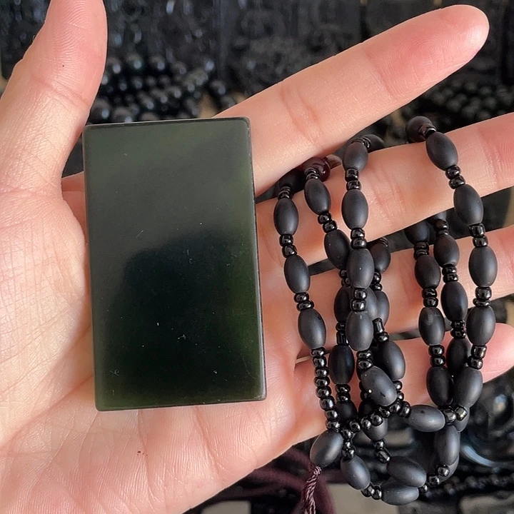 风***转蛇纹石玉未镶嵌颈饰