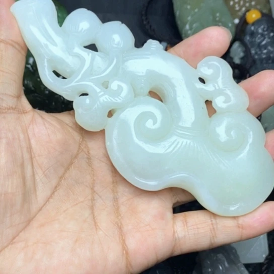 颈饰未镶嵌和田玉薛****）