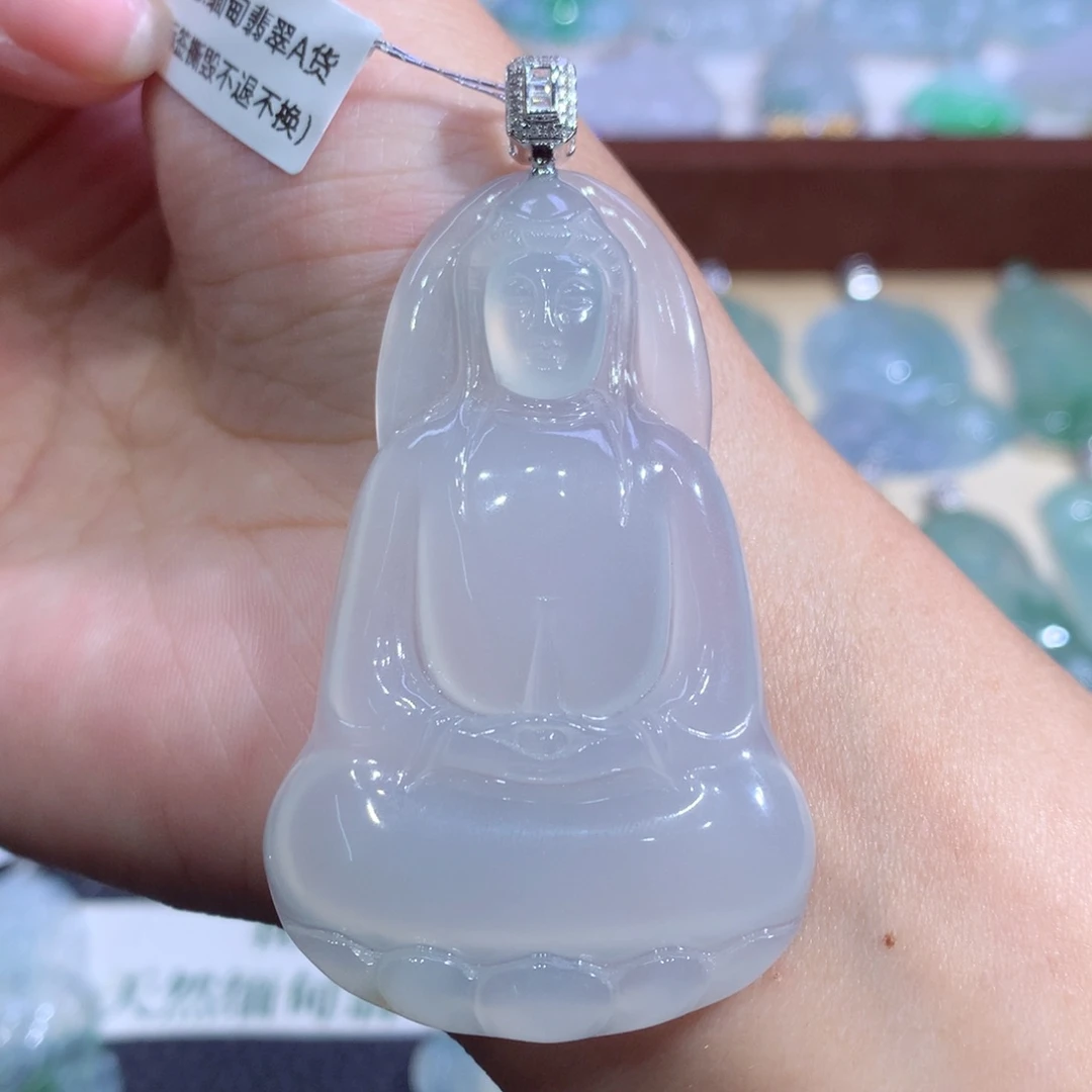翡翠18K金镶嵌颈饰翡翠