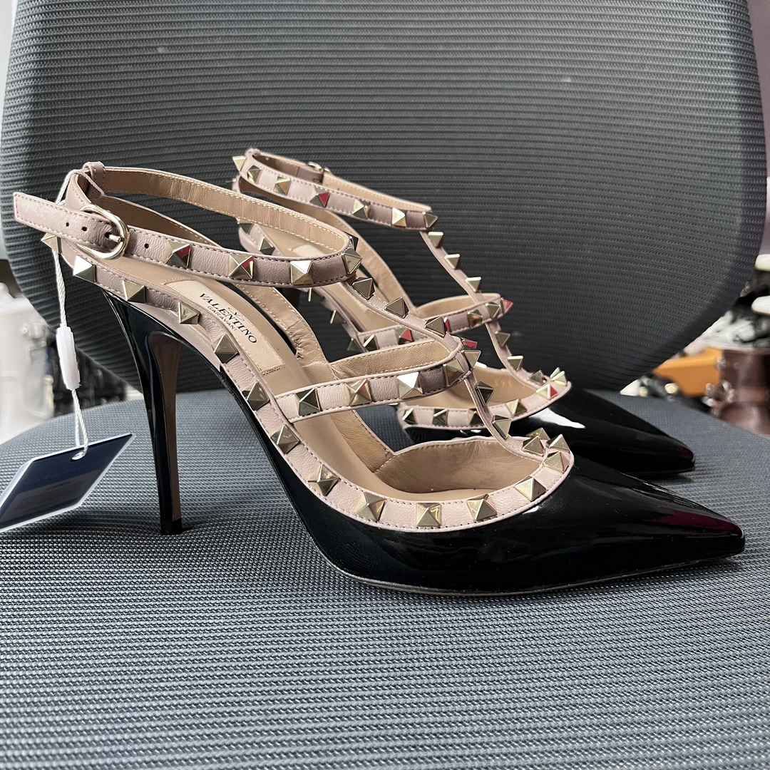 99新 Valentino/华伦天奴 仅试穿！39.5码！二环铆钉高跟鞋 黑色
