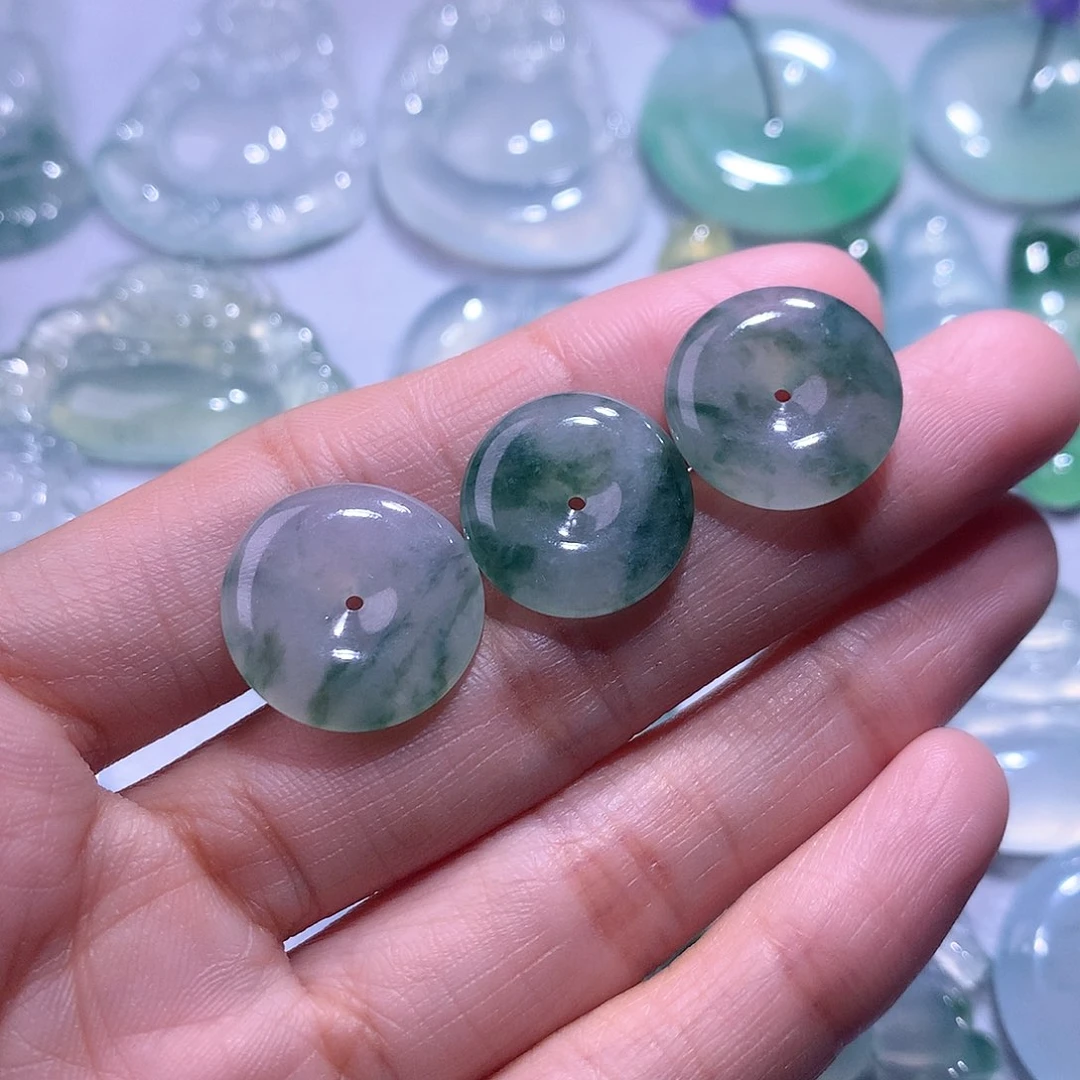 【闪购商品】翡翠颈饰未镶嵌一手扣