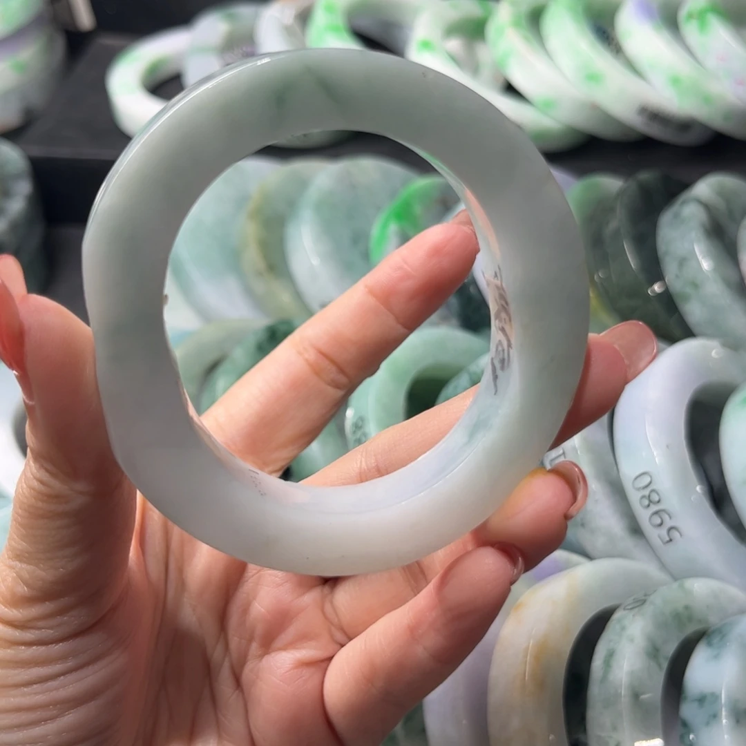 定制翡翠未镶嵌手镯