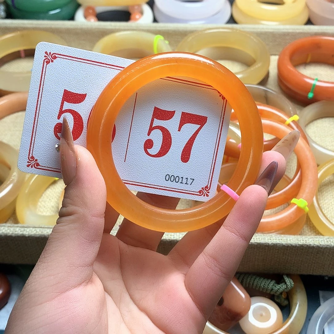 未镶嵌石英质玉（黄龙玉）手镯