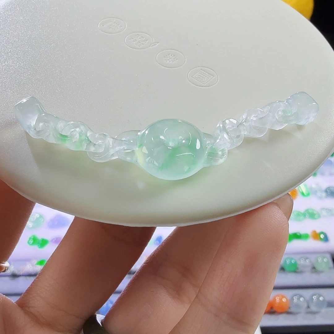 翡翠未镶嵌颈饰力推连环扣