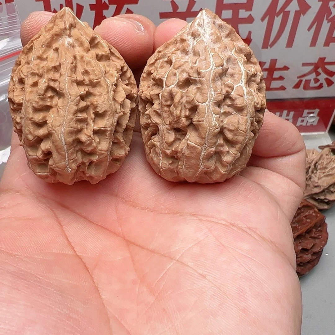 睿***堂吊坠文玩核桃刺花灯笼