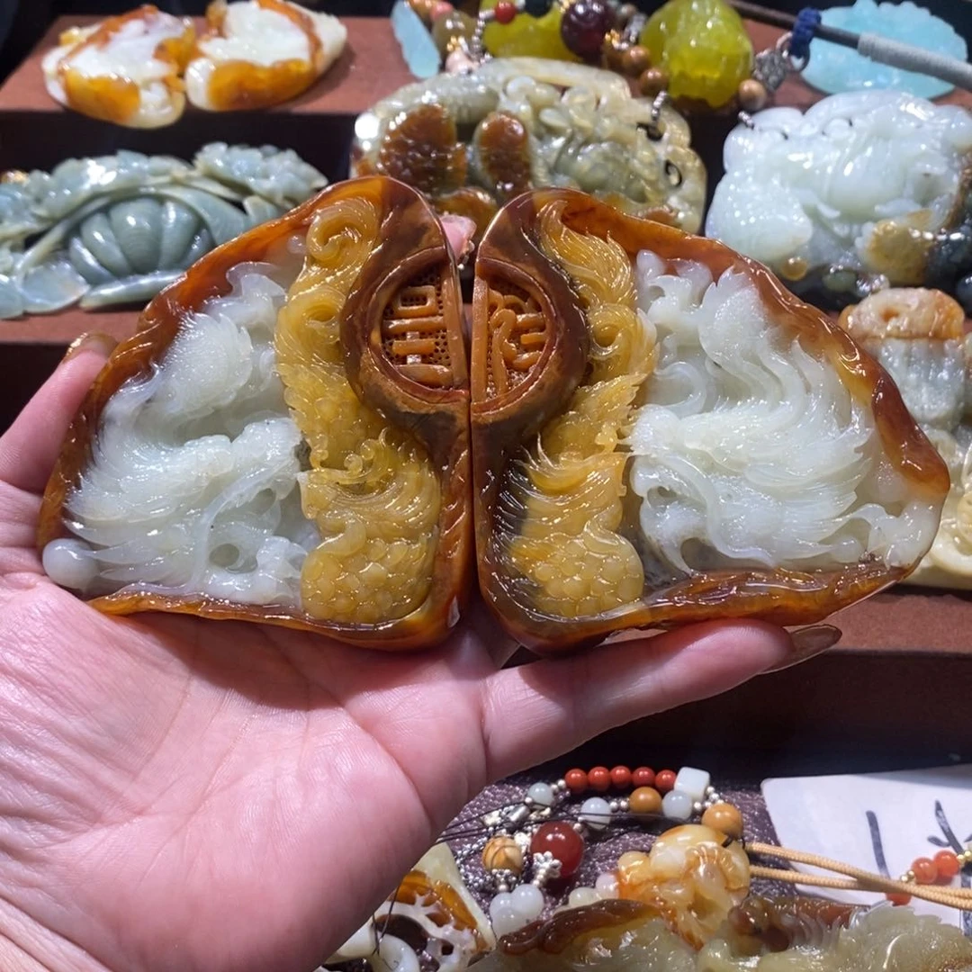 蛇纹石玉颈饰未镶嵌梅****）