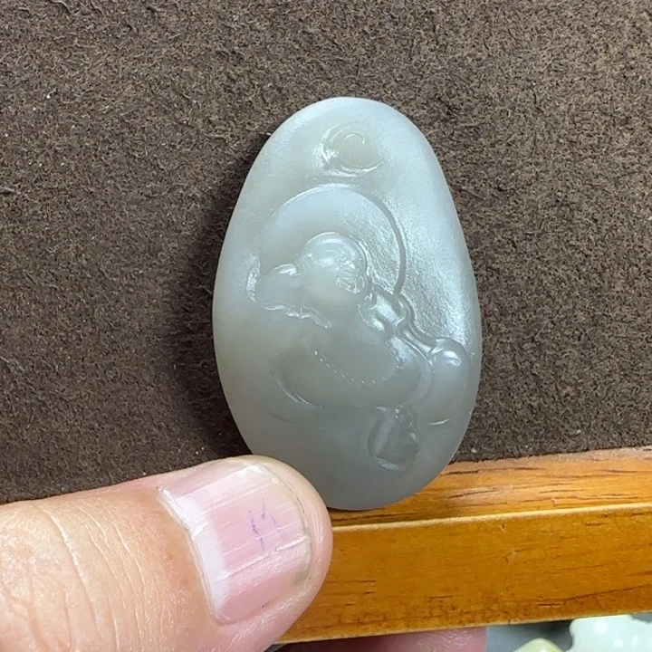 张***墨和田玉未镶嵌颈饰