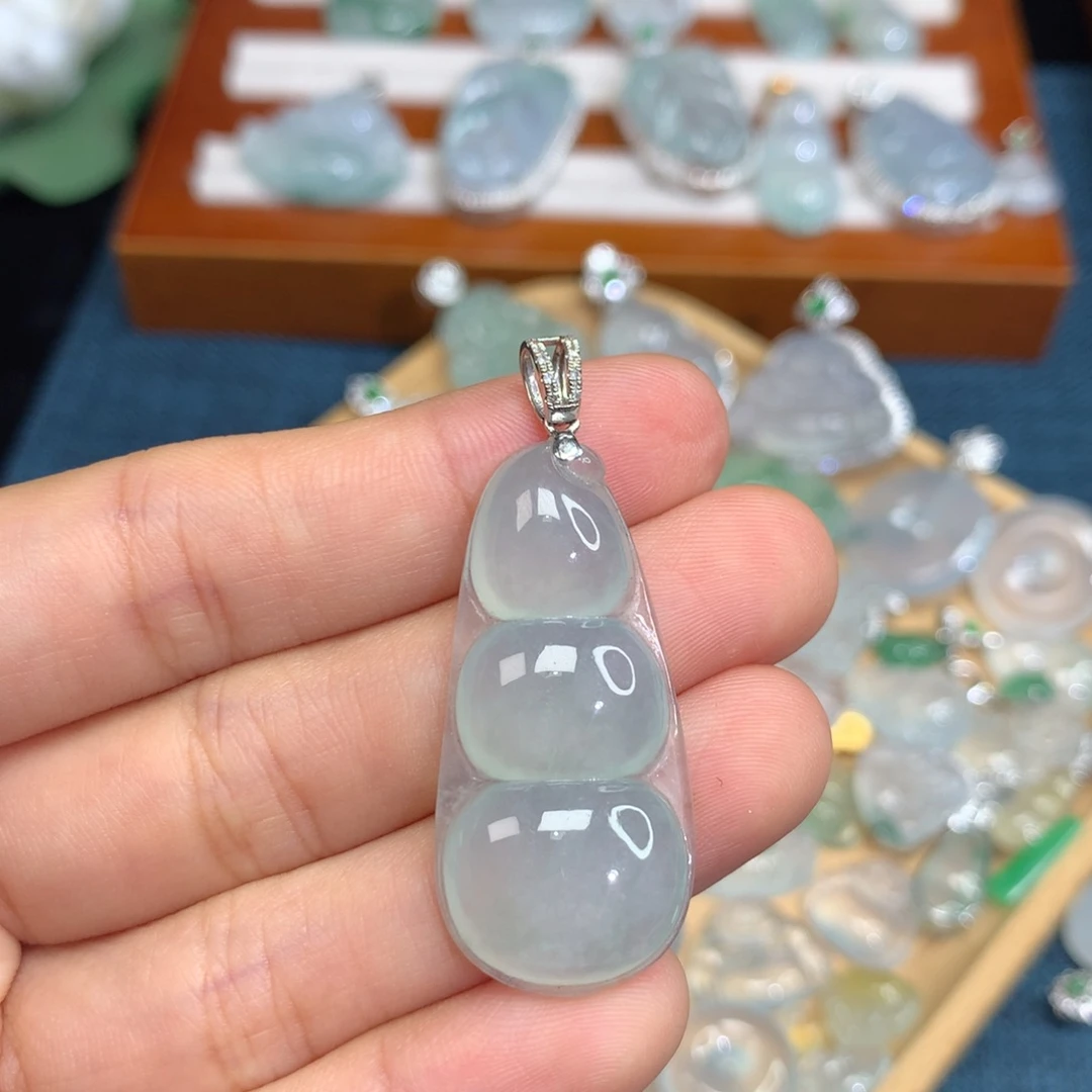 颈饰18K金镶嵌翡翠翡翠