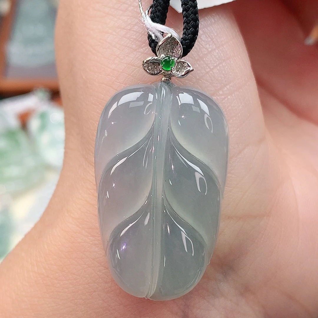 颈饰18K金镶嵌翡翠叶子