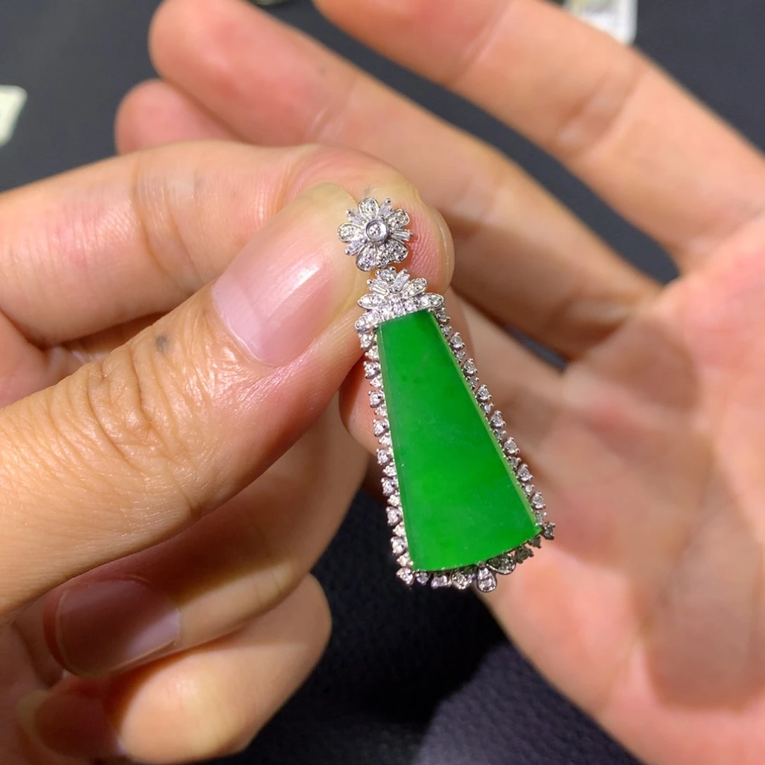 翡翠18K金镶嵌颈饰翡翠