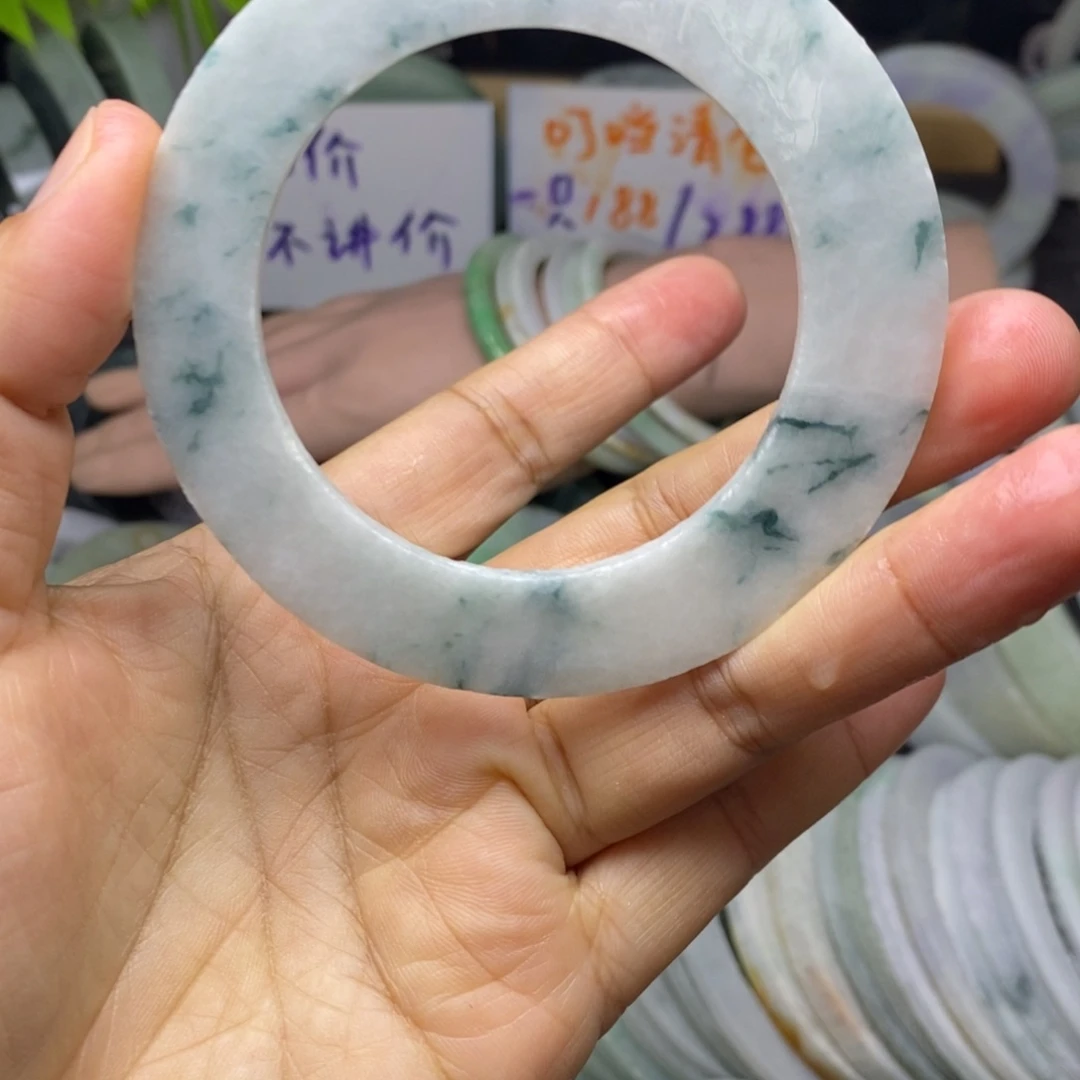 定制翡翠未镶嵌手镯