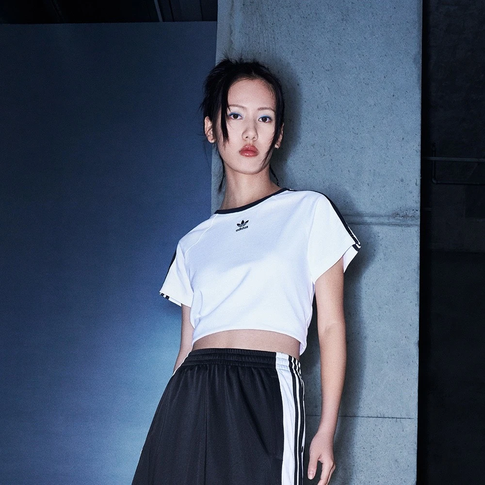 adidas三叶草经典三条纹休闲舒适运动短款T恤JC8704