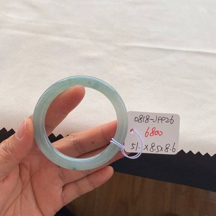 翡翠手镯未镶嵌翡翠手镯