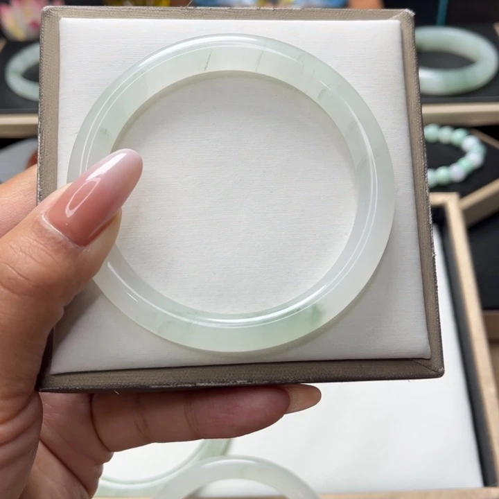 石英质玉手镯未镶嵌画*