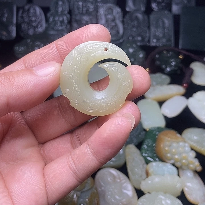 颈饰未镶嵌和田玉