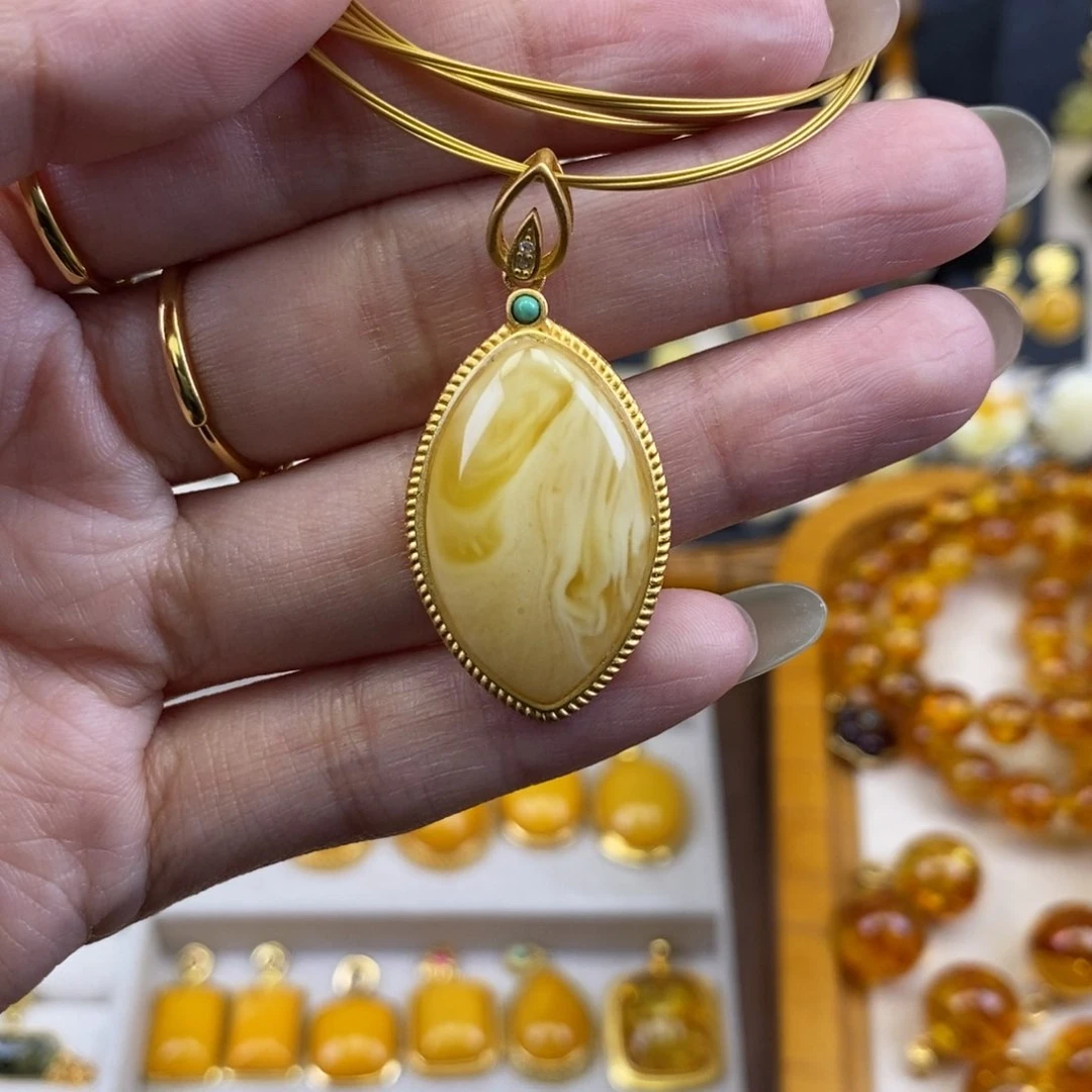 裸石琥珀未镶嵌成品