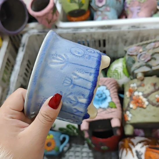 当场拍满15元发货不凑不发，花盆盆口不方不圆有针孔黑点是正常的，