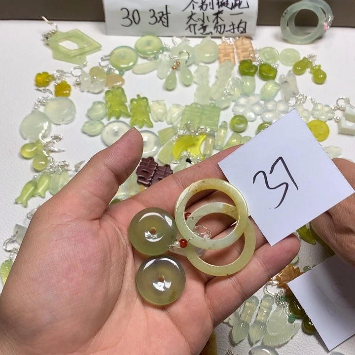 诗***诗蛇纹石玉合金耳钉