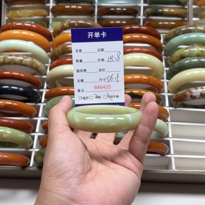 蛇纹石玉手镯未镶嵌可*?