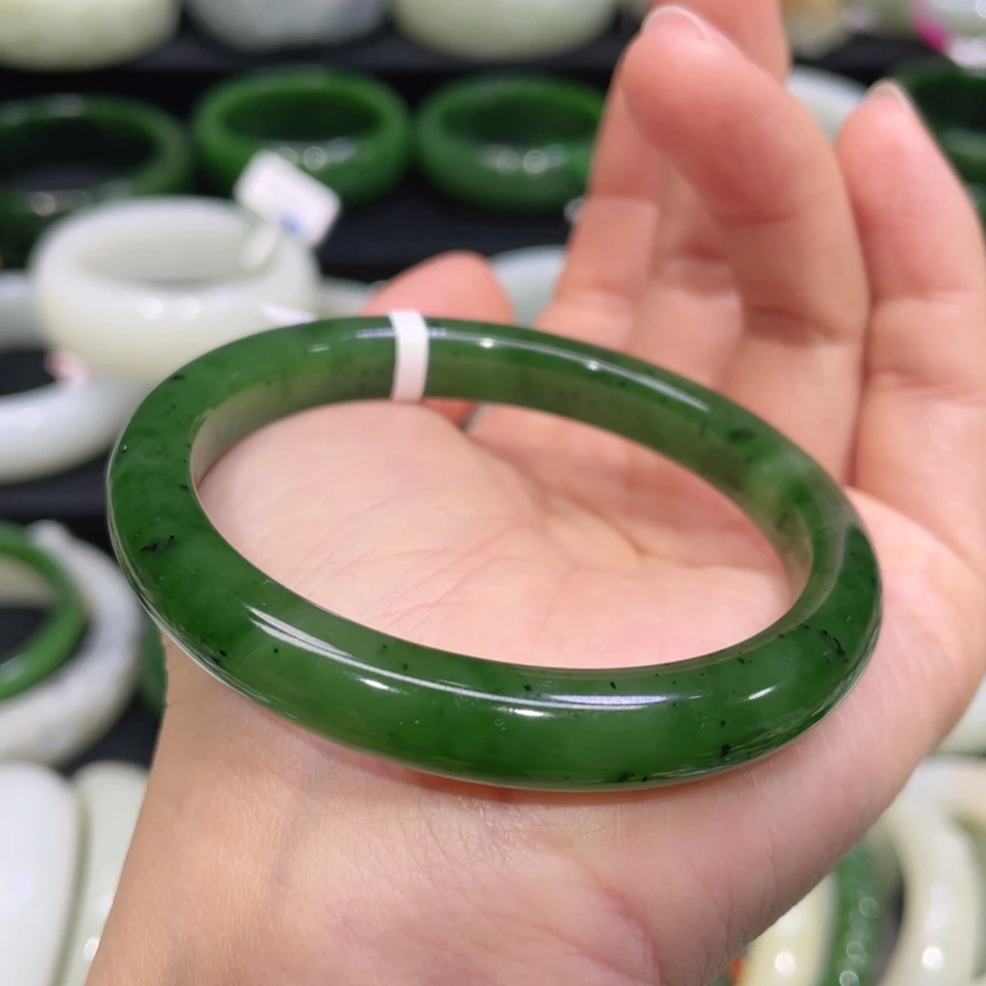 未镶嵌手镯和田玉70