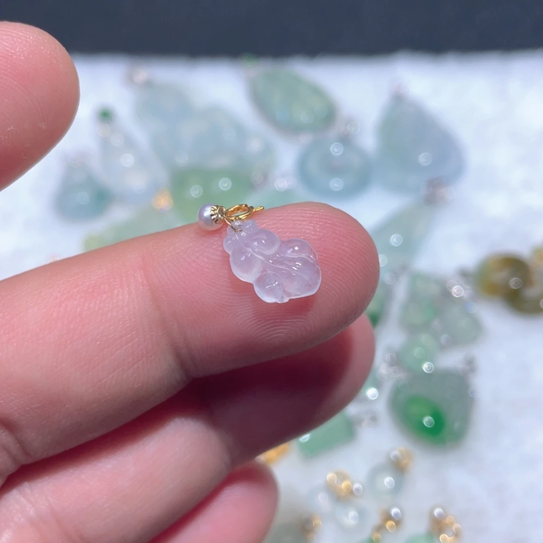 翡翠18K金镶嵌颈饰