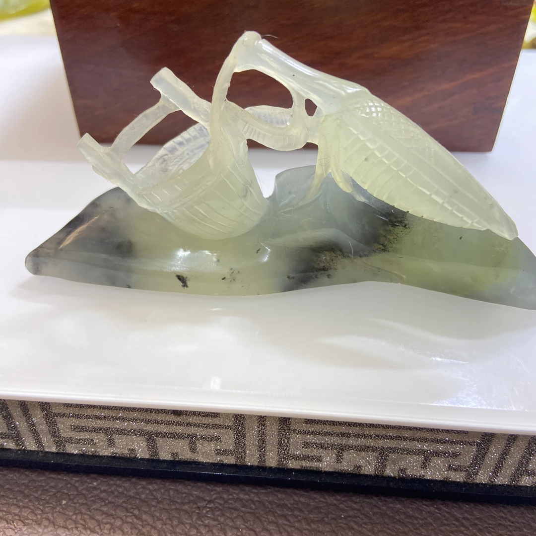 岫玉水墨料螳螂茶宠渔翁得利桌摆手把件手工立体雕刻山水时尚新品