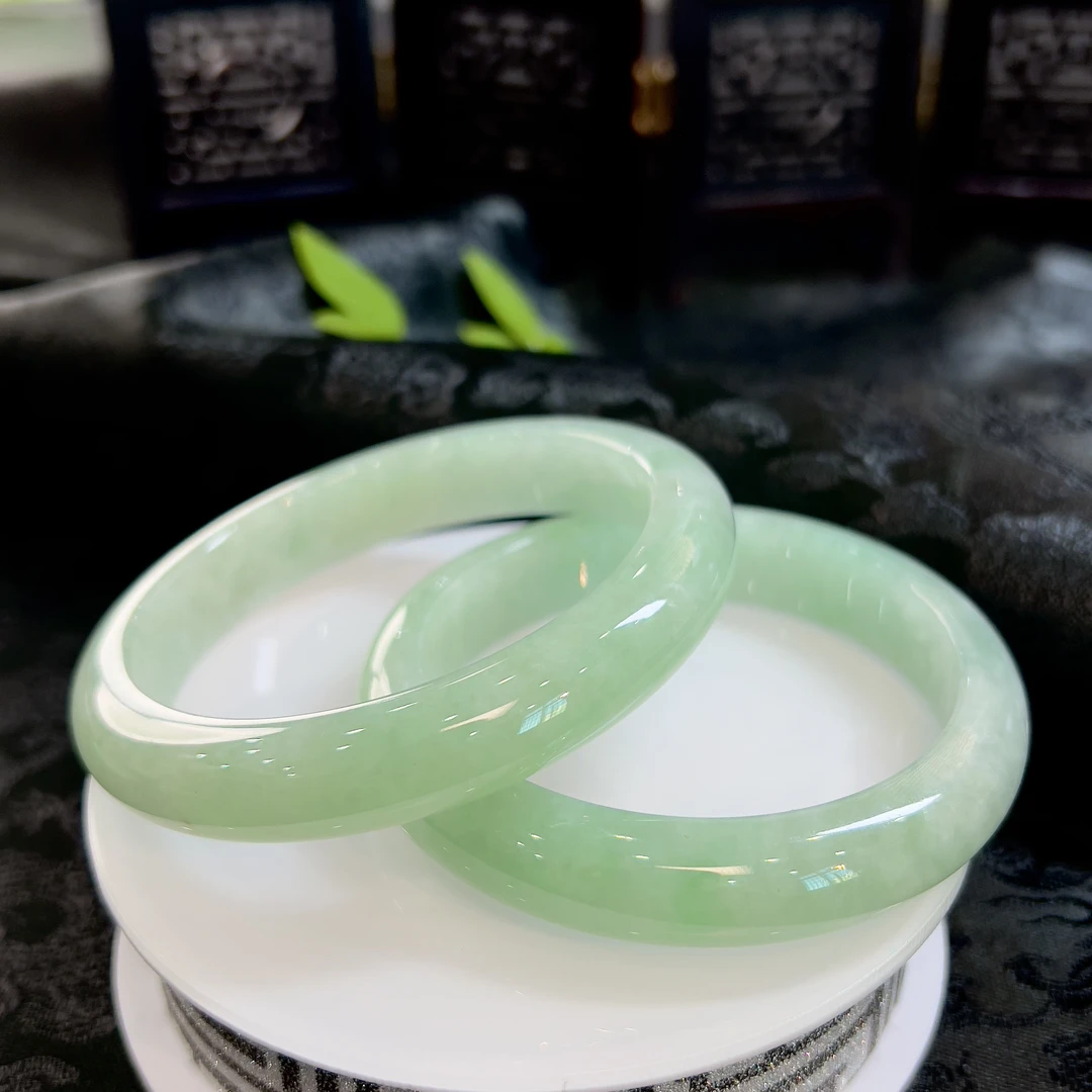 K848-1 天然缅甸A货翡翠手镯 多样性发一
