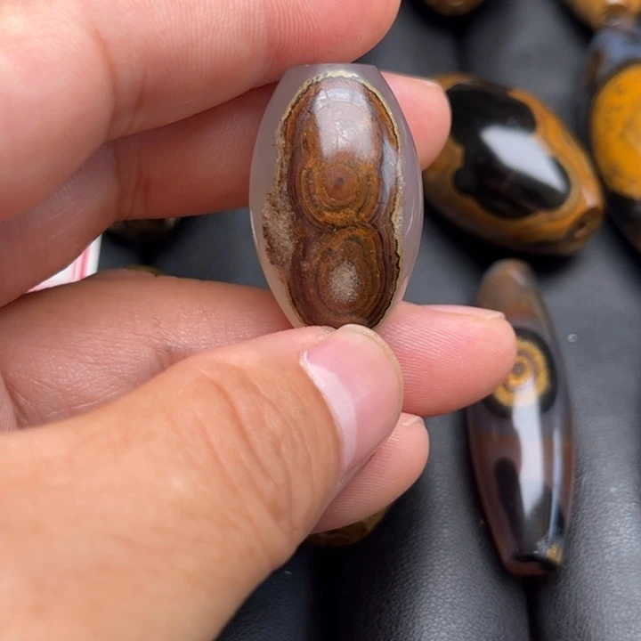 가***娜颈饰未镶嵌石英岩玉