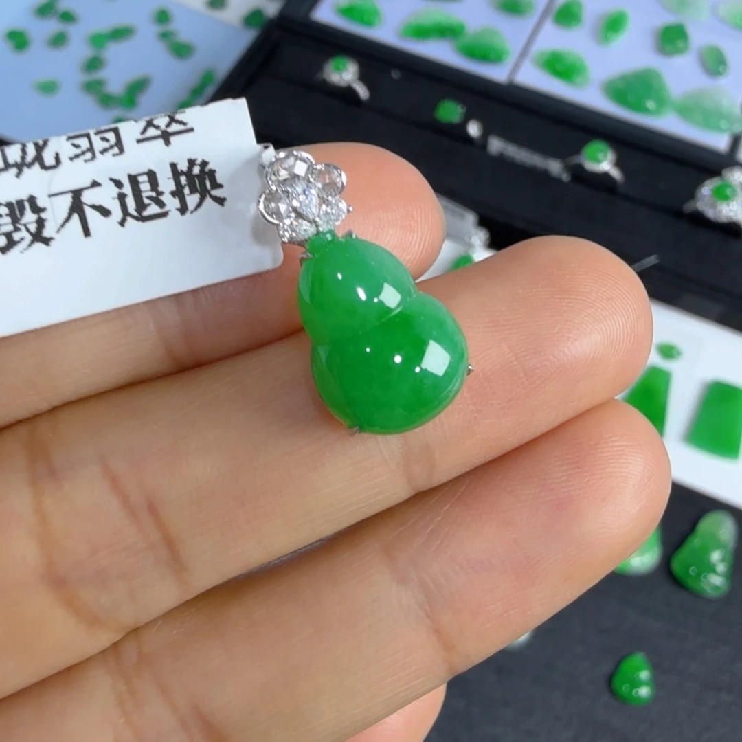翡翠吊坠(不含链)18K金镶嵌葫芦