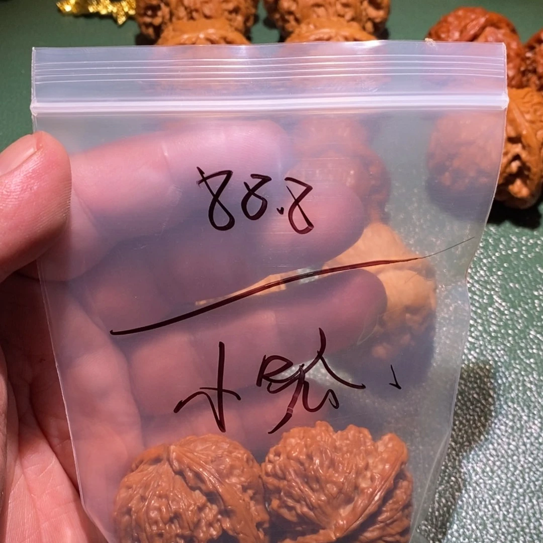 桃核吊坠小*?白狮等众多民族服饰都