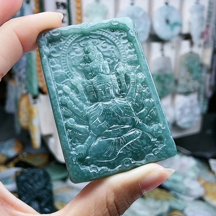 颈饰足铂镶嵌翡翠翡翠