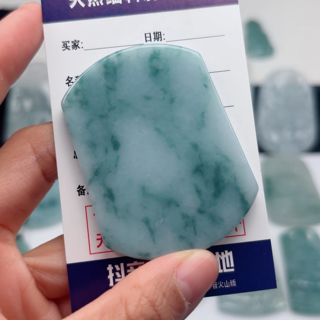 翡翠颈饰未镶嵌无事牌天然缅料翡翠