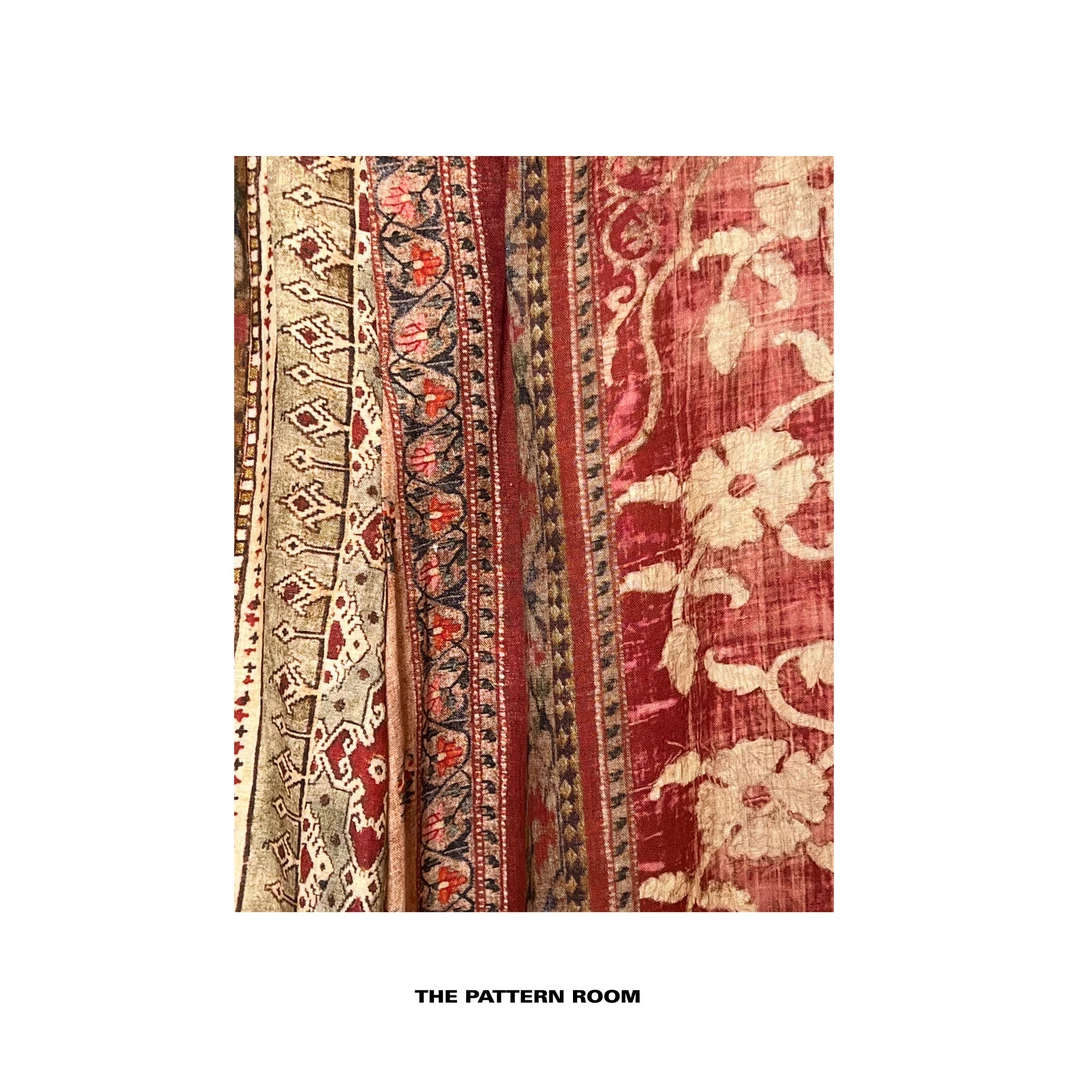 The pattern room | 纹理之美斑驳壁画悬垂空气裤