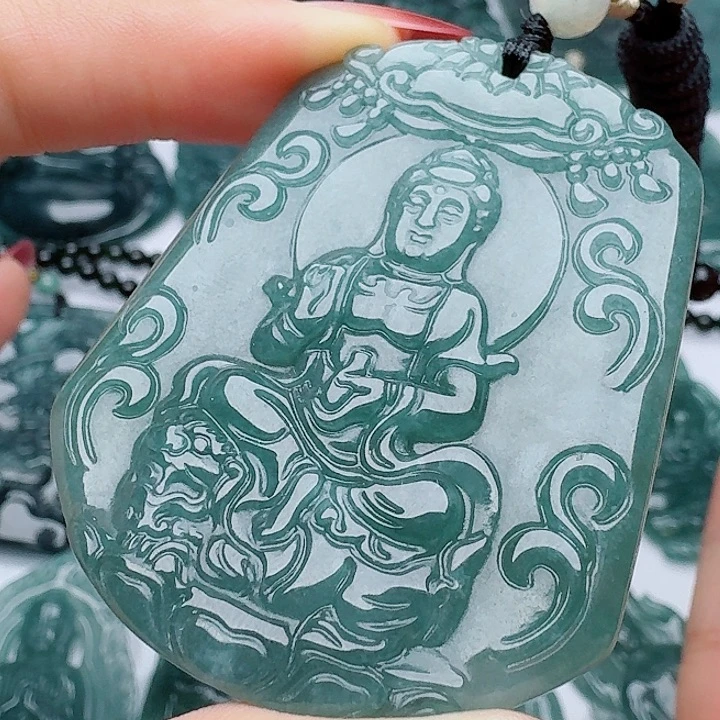 翡翠未镶嵌颈饰多样性发其一