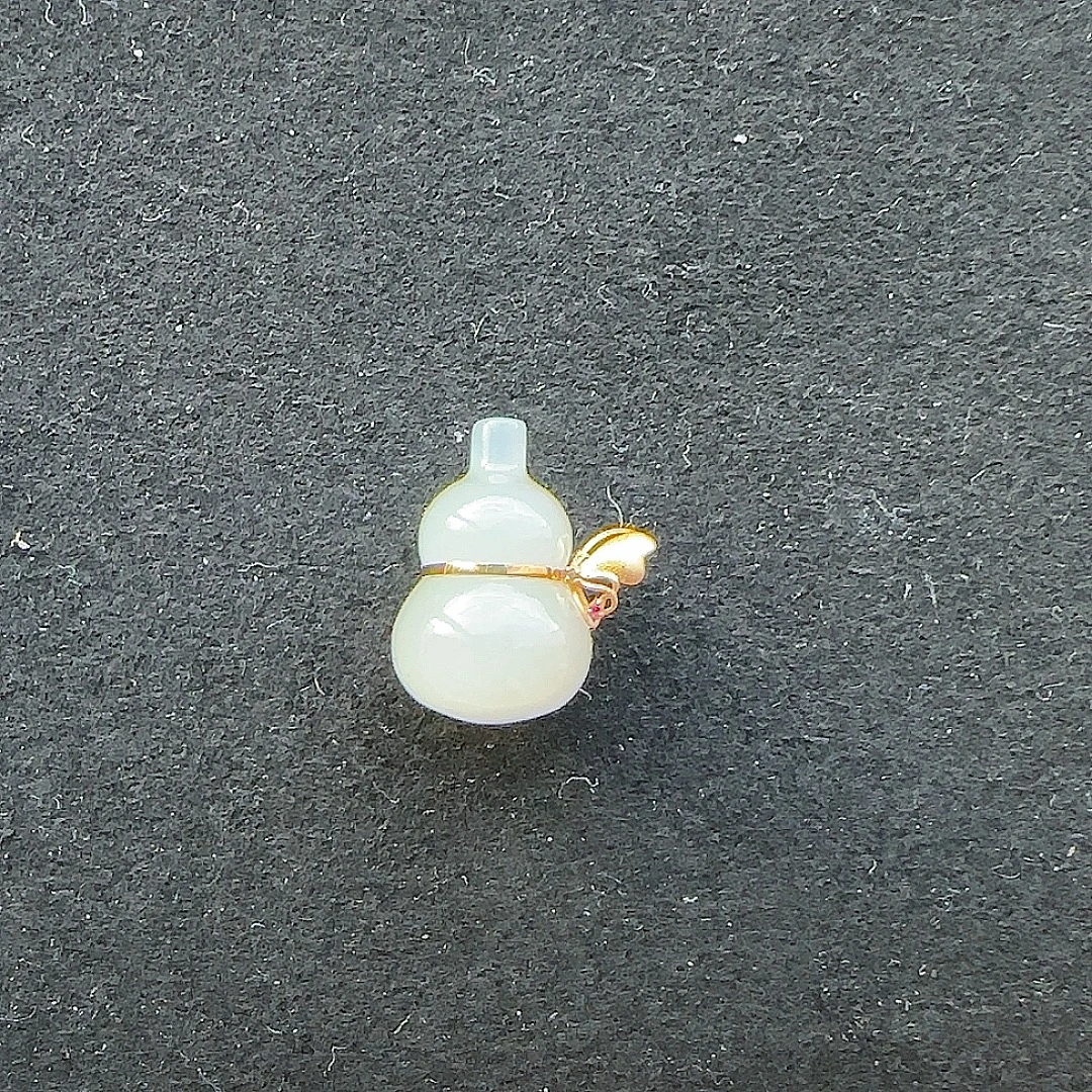 18k金和田玉葫芦吊坠（多样性发货）