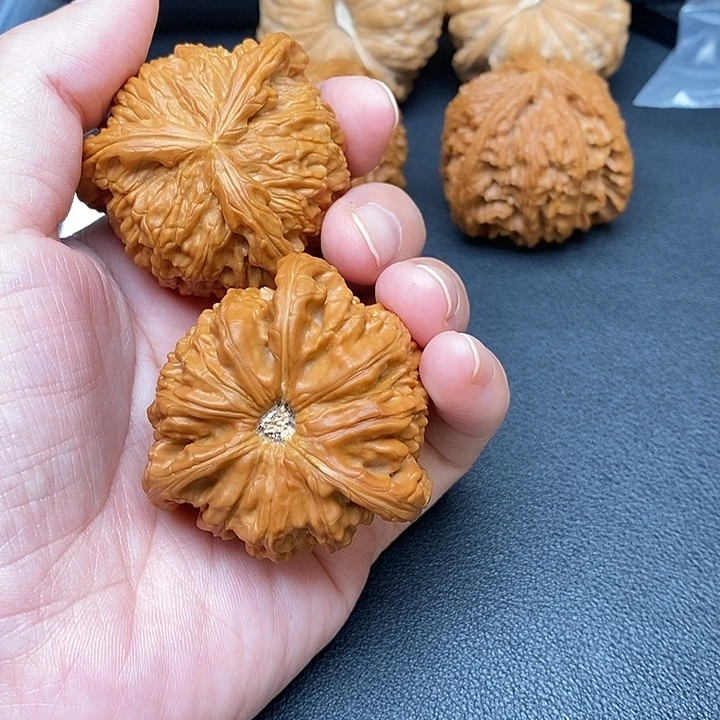 ****奇把件文玩核桃白奔