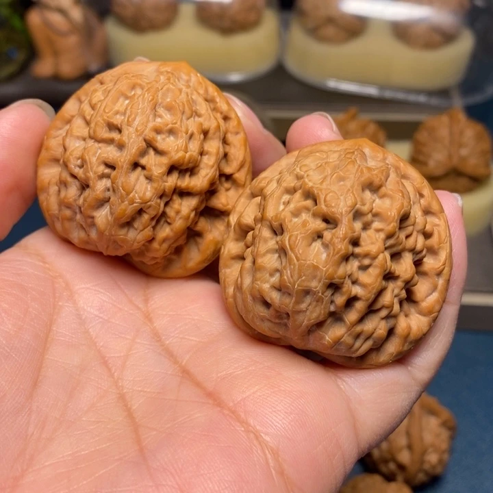 【闪购商品】文玩核桃把件峰金公子